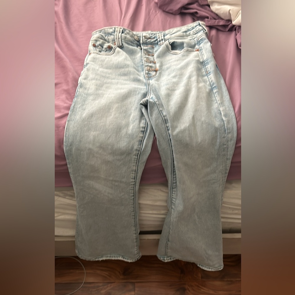 Woman’s American Eagle flare jeans high waisted
